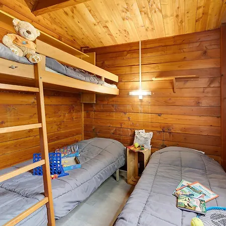 Bois 8 Domaine Les Epinettes Camping